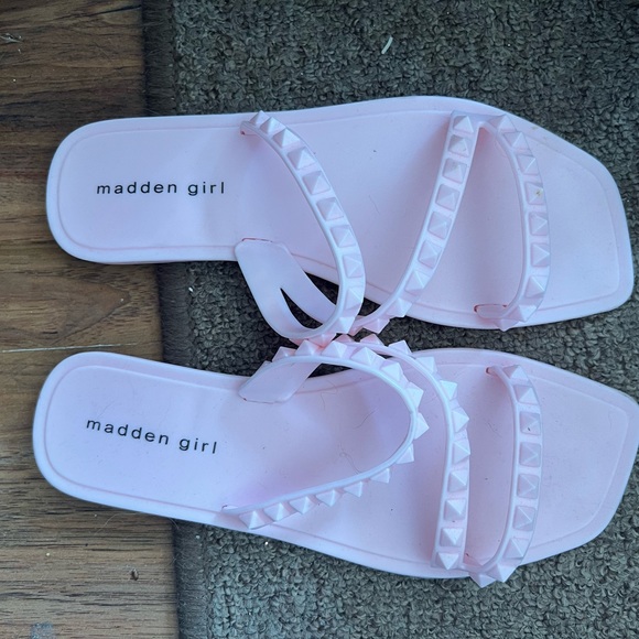 Sandals - Picture 2 of 4